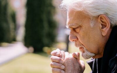 A Seasonal Senior Care Guide to Combat Holiday Loneliness & Create a Safe, Happy, and Comfortable Aging in Place